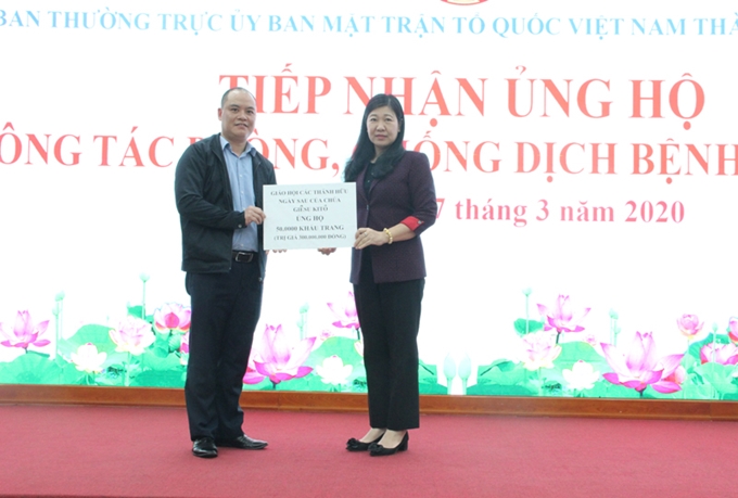 Zahlreiche Gruppen und Einzelpersonen spenden für die Covid-19-Vorbeugung und -Bekämpfung