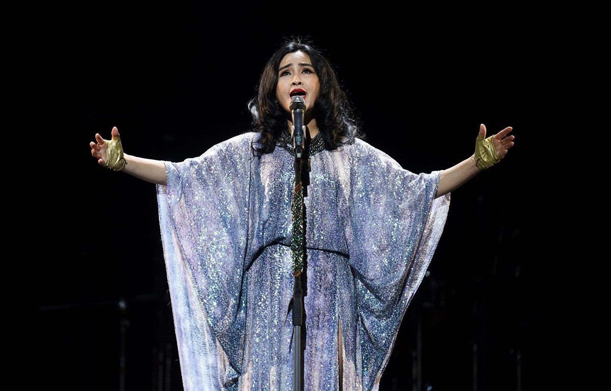 Sängerinnen Thanh Lam und Dong Nhi nehmen an der Live Show Online zur Eindämmung der Covid-19 teil