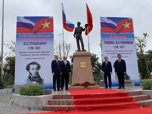 Einweihung der Statue des russischen Dichters Puschkin in Hanoi