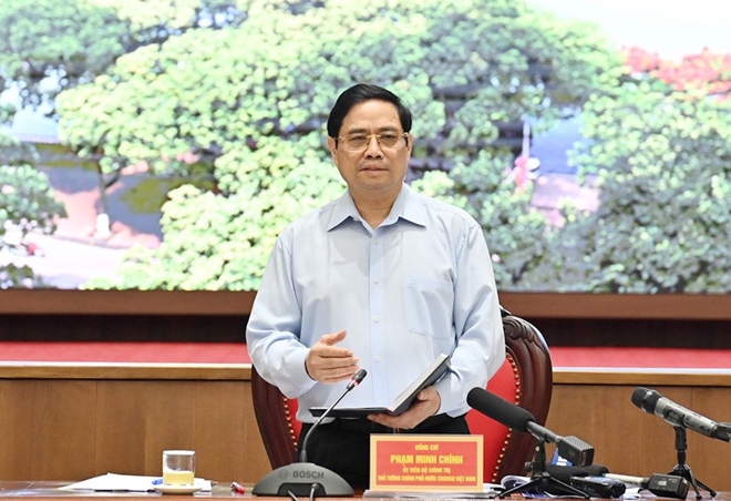 Premierminister Pham Minh Chinh: Hanoi soll die Reaktion auf Covid-19-Pandemie als wichtigste Aufgabe betrachten
