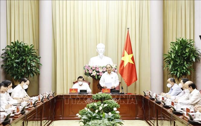 Staatspräsident Nguyen Xuan Phuc: Forschungen über Rechtsstaat sollen auf neues Niveau gehoben werden