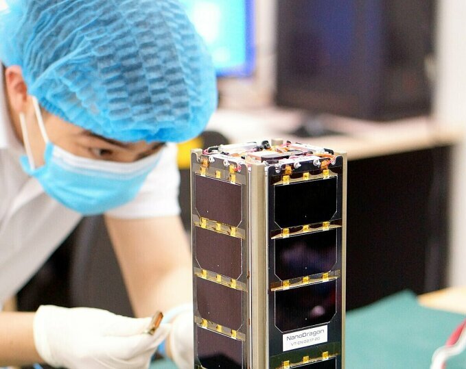 Der in Vietnam hergestellte Satellit NanoDragon ist bereit zum Start
