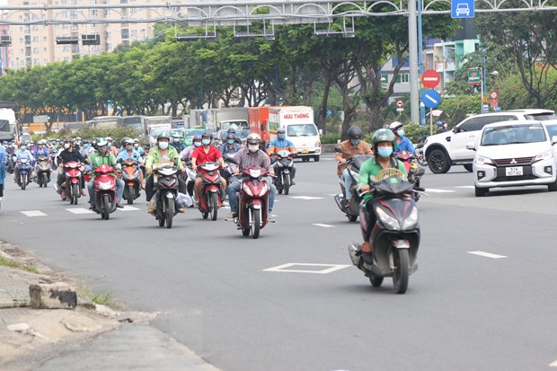Ho Chi Minh Stadt belebt sich am ersten Tag der Lockerung sozialer Distanzierung
