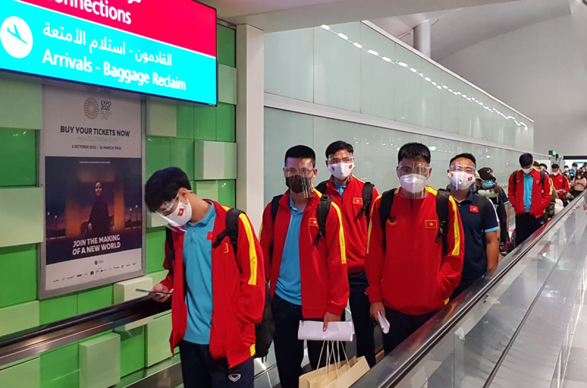 Nach der Ankunft in VAE beginnt die vietnamesische Fußballmannschaft mit Training
