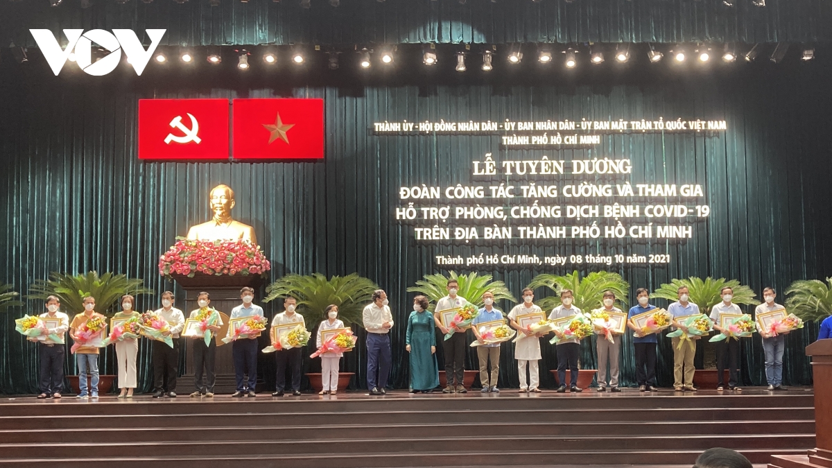 Ho Chi Minh Stadt ehrt die für die Covid-19-Bekämpfung eingesetzten Delegationen