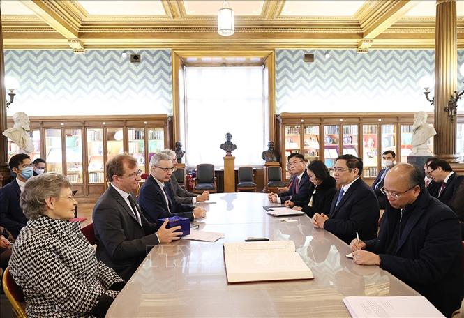 Premierminister Pham Minh Chinh besucht das Institut Pasteur in Paris