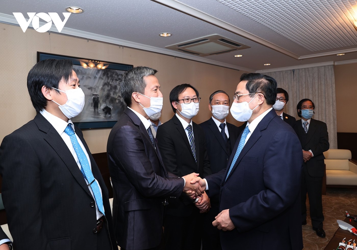 Premierminister Pham Minh Chinh trifft Vertreter vietnamesischer Akademiker in Japan
