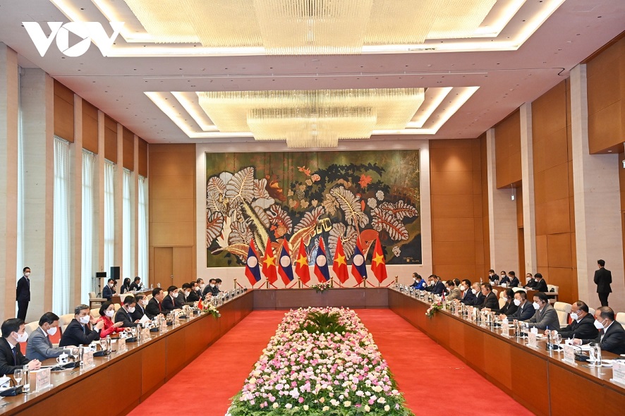 Parlamentspräsidenten Vietnams und von Laos führen Gespräche