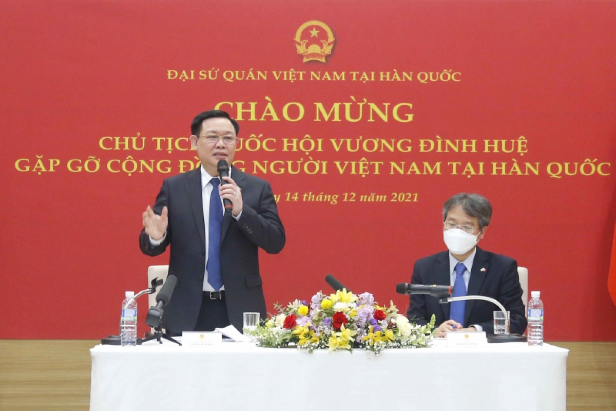 Parlamentspräsident Vuong Dinh Hue besucht den neuen Sitz der vietnamesischen Botschaft in Südkorea