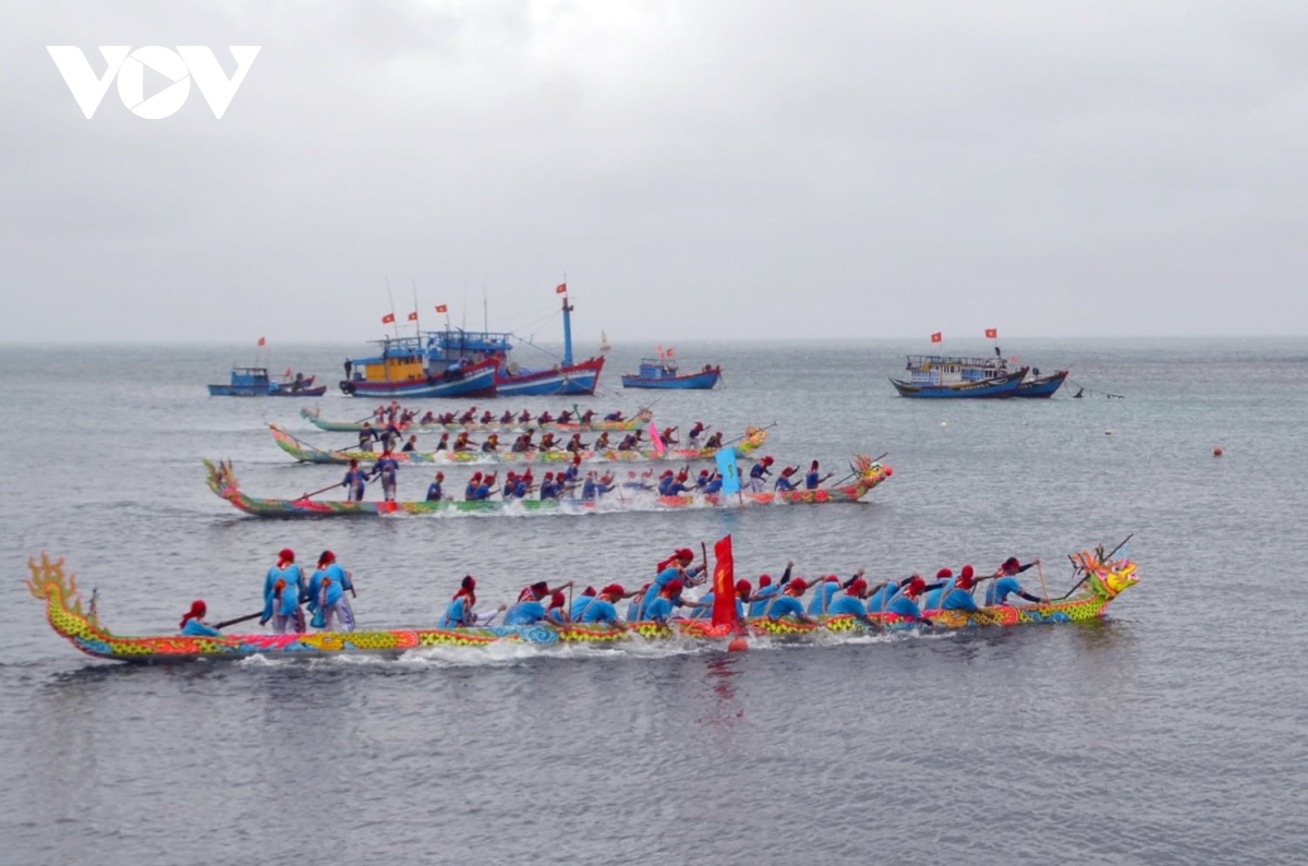 Bootsrennen zum Neujahrsfest Tet auf Insel Ly Son
