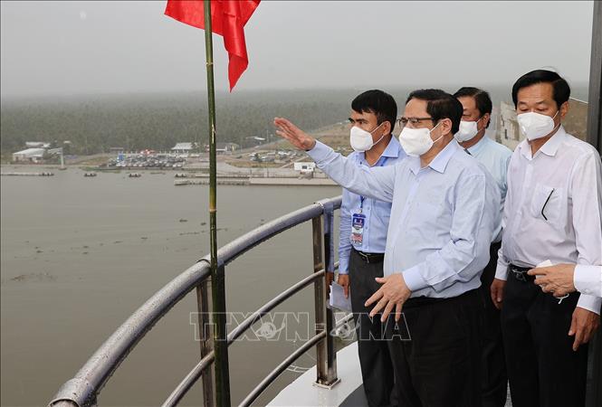 Der Premierminister nimmt an Feier zur Einweihung der Bewässerungseinrichtung Cai Lon – Cai Be in Kien Giang teil