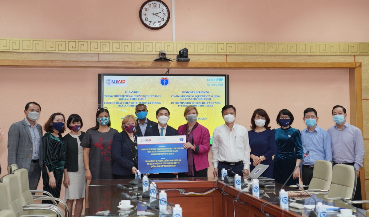 USAID und UNICEF unterstützen Vietnam mit medizinischen Ausrüstungen im Wert von einer Million US-Dollar