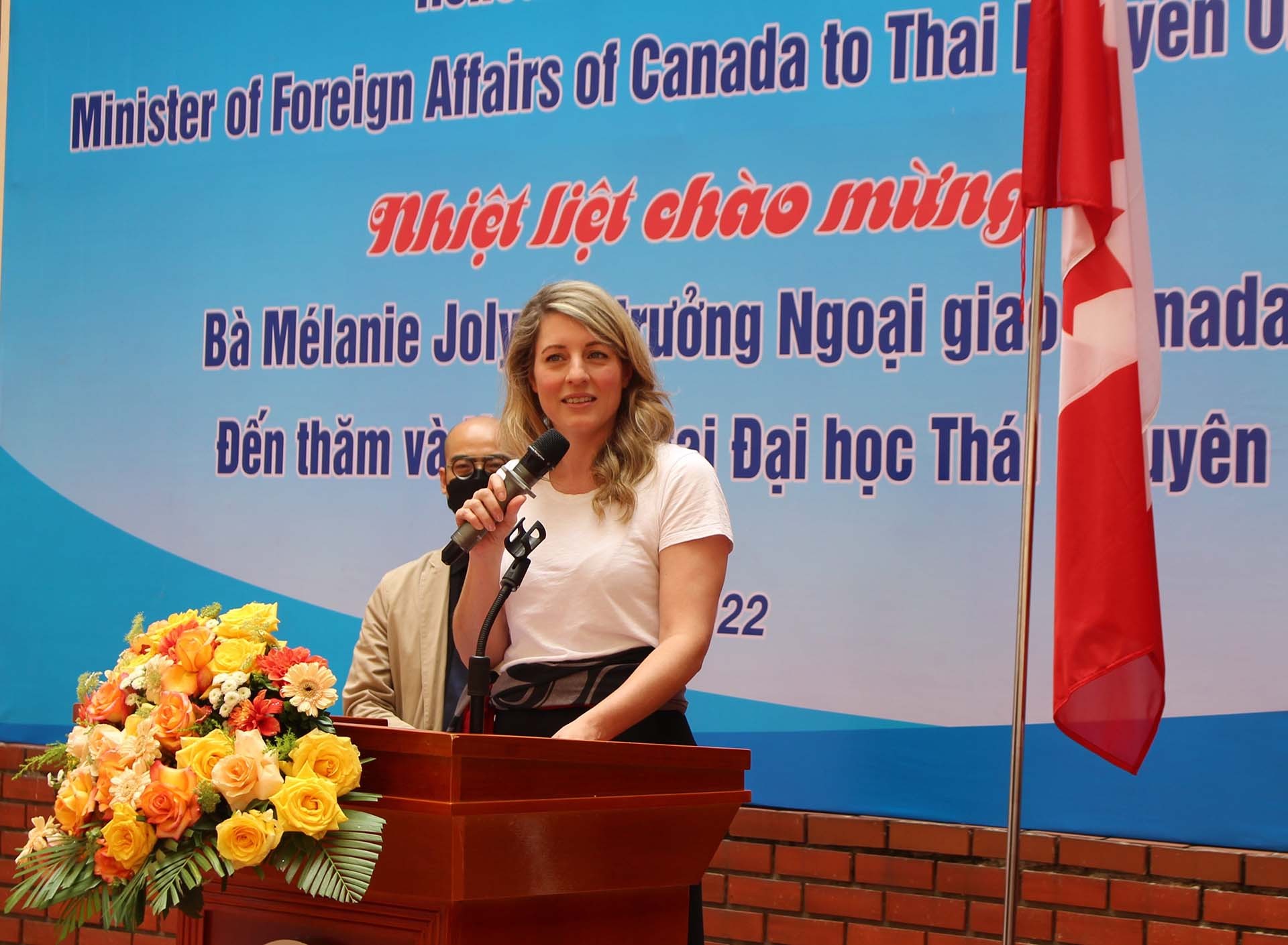 Kanadas Außenministerin besucht Universität Thai Nguyen