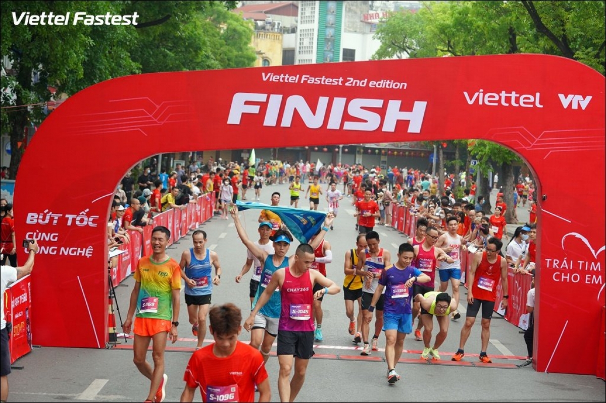 Laufwettbewerb Viettel Fastes unterstützt mit mehr als 24.000 Euro das Programm „Herzen für Kinder“