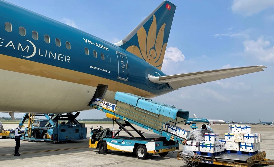 Nikkei: Trotz der Pandemie erholt sich Vietnams Transport auf dem Luftweg stark