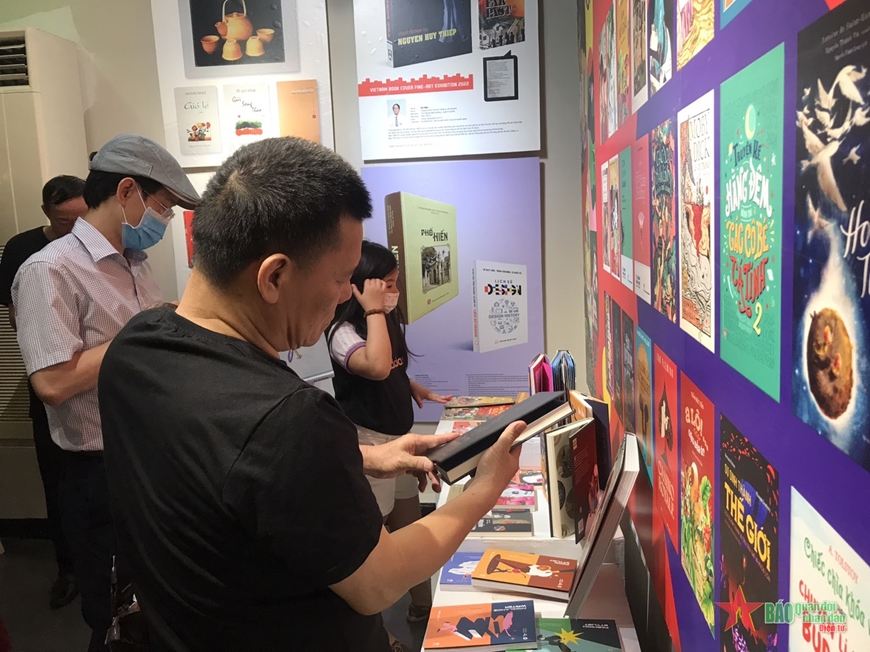 Ausstellung „Kunst vietnamesischer Buchumschläge”