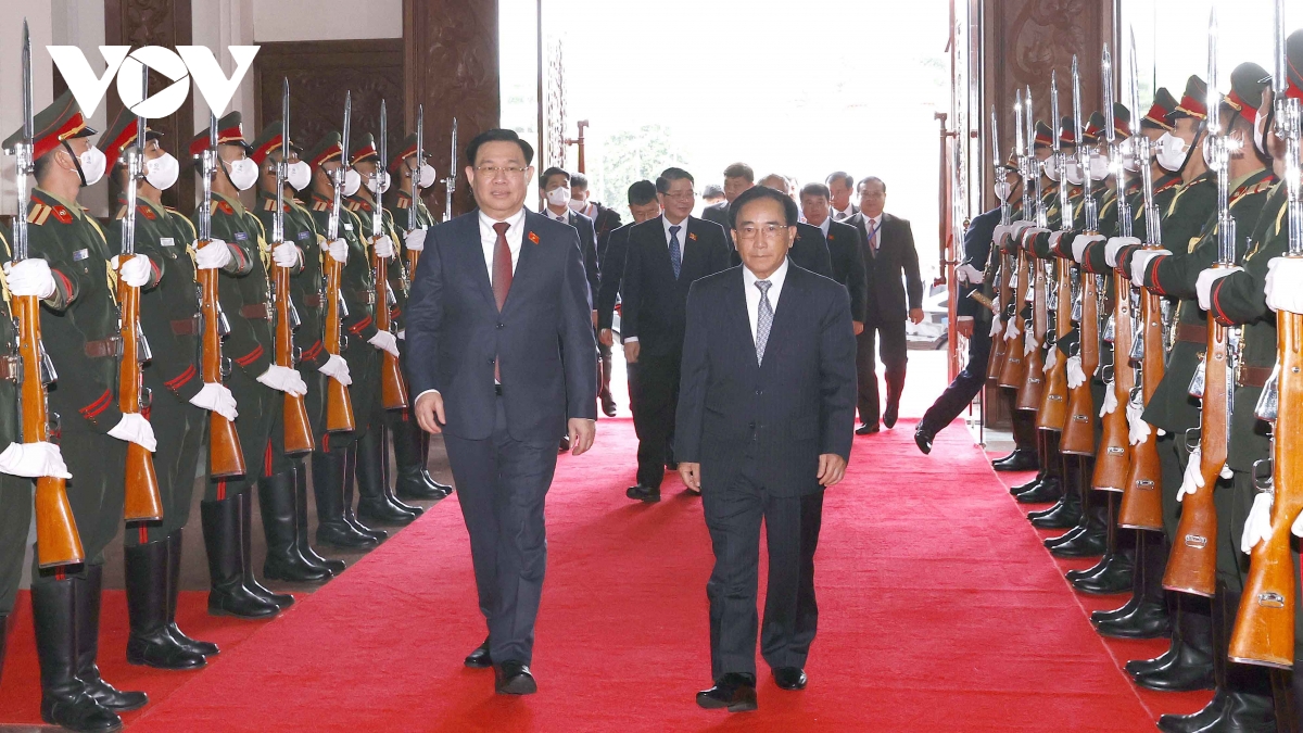 Wirtschaftszusammenarbeit soll zur Hauptsäule in den Vietnam-Laos-Beziehungen werden