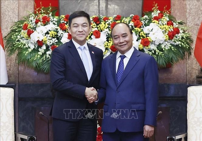 Staatspräsident Nguyen Xuan Phuc empfängt Singapurs Parlamentspräsident Tan Chuan-Jin