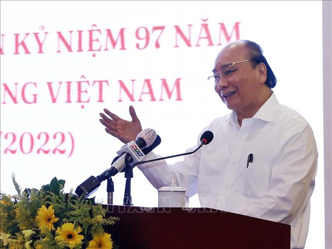 Staatspräsident Nguyen Xuan Phuc nimmt am Treffen zum Tag der revolutionären Presse Vietnams teil