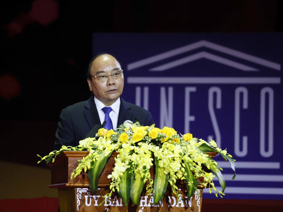 Staatspräsident Nguyen Xuan Phuc nimmt an Feier zum 200. Geburtstag der Persönlichkeit Nguyen Dinh Chieu teil