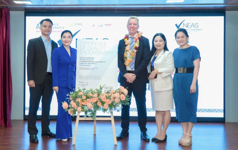 Erste Universität in Vietnam verfügt über Englisch-Programm für internationale Kommunikation mit NEAS-Zertifikat