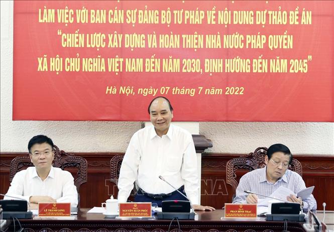 Staatspräsident Nguyen Xuan Phuc tagt mit Polizeiministerium und Justizministerium über Aufbau eines Rechtsstaates