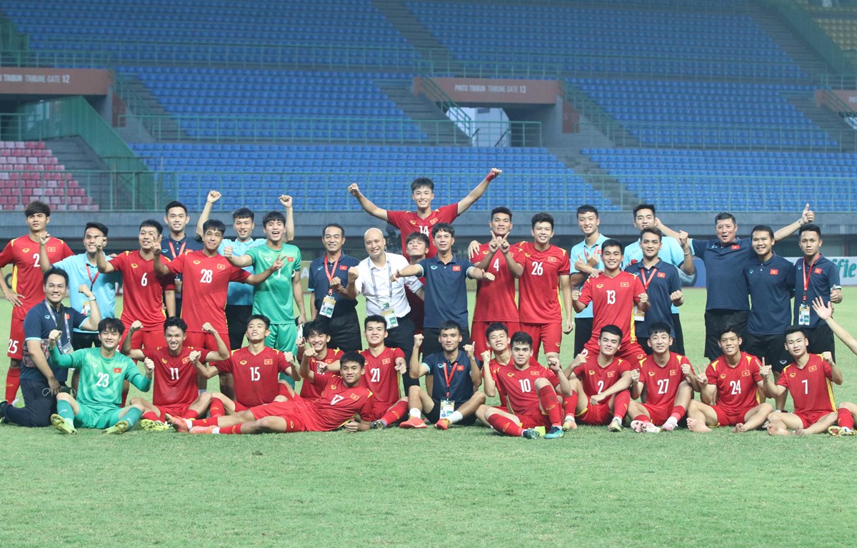 U19-Fußballmannschaft erhält Prämie von 12.700 Euro nach dem Sieg gegen die Auswahl aus Thailand