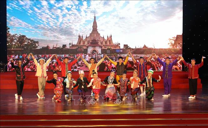 Einzigartiges Kunstprogramm des nationalen Ensembles Laos in Danang