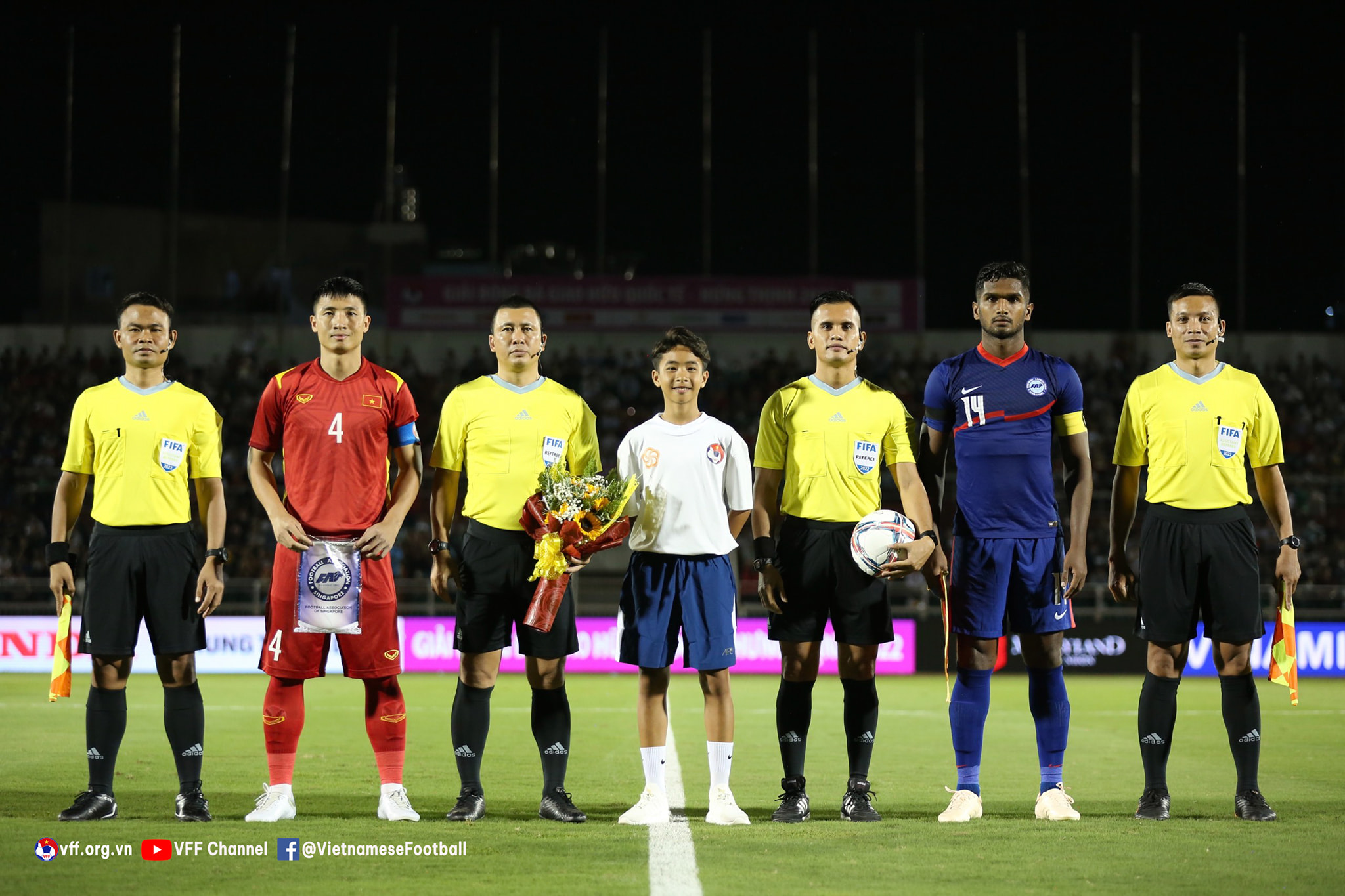 Internationales Freundschaftsfußballturnier: Nationalmannschaft Vietnams besiegt die Auswahl aus Singapur