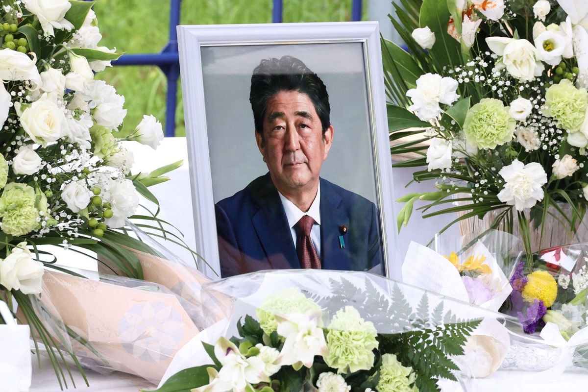 Staatspräsident Nguyen Xuan Phuc nimmt an Staatstrauer für verstorbenen japanischen Premierminister Abe Shinzo teil
