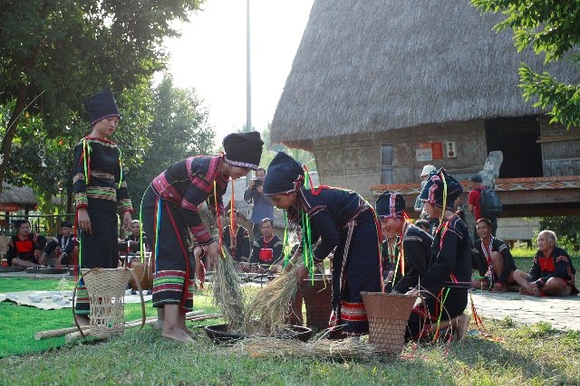 Zahlreiche Aktivitäten zur Begrüßung des Frühlings 2023 im Kultur- und Tourismusdorf der vietnamesischen Volksgruppen