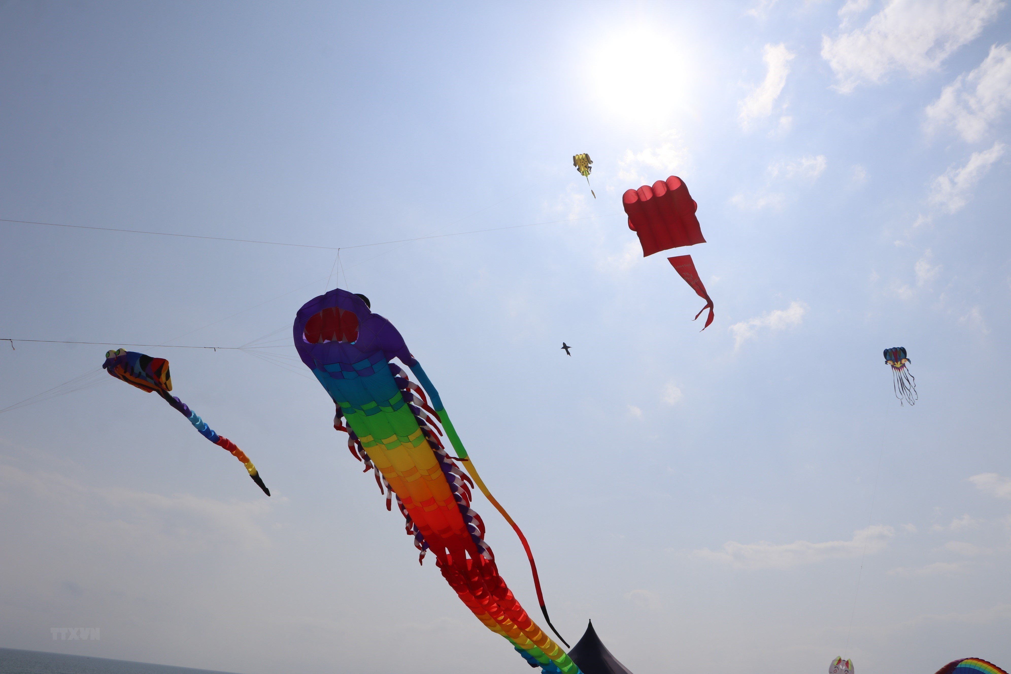 Drachen steigen lassen über An Khe-See