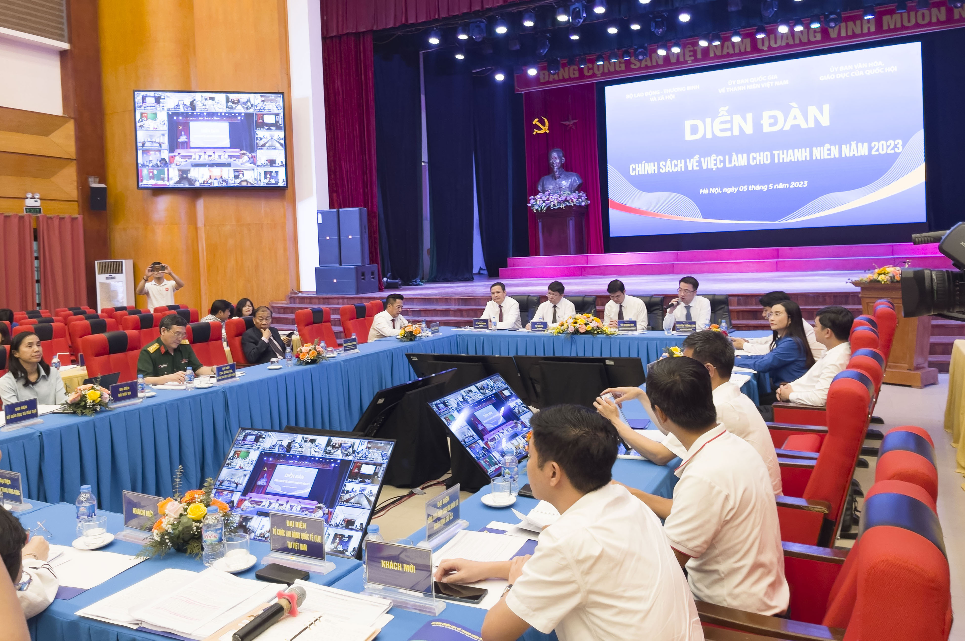 Forum über Arbeitsplätze für Jugendliche 2023