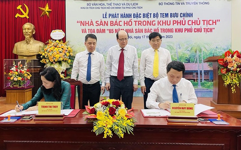 Veröffentlichung des Briefmarkensets “Ho Chi Minhs Pfahlhaus im Präsidentenpalast“