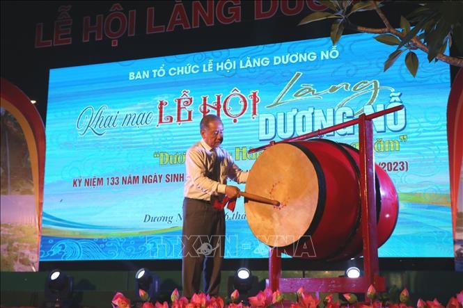 Ho Chi Minhs Geburtstag: Eröffnung des Festes des Dorfes Duong No