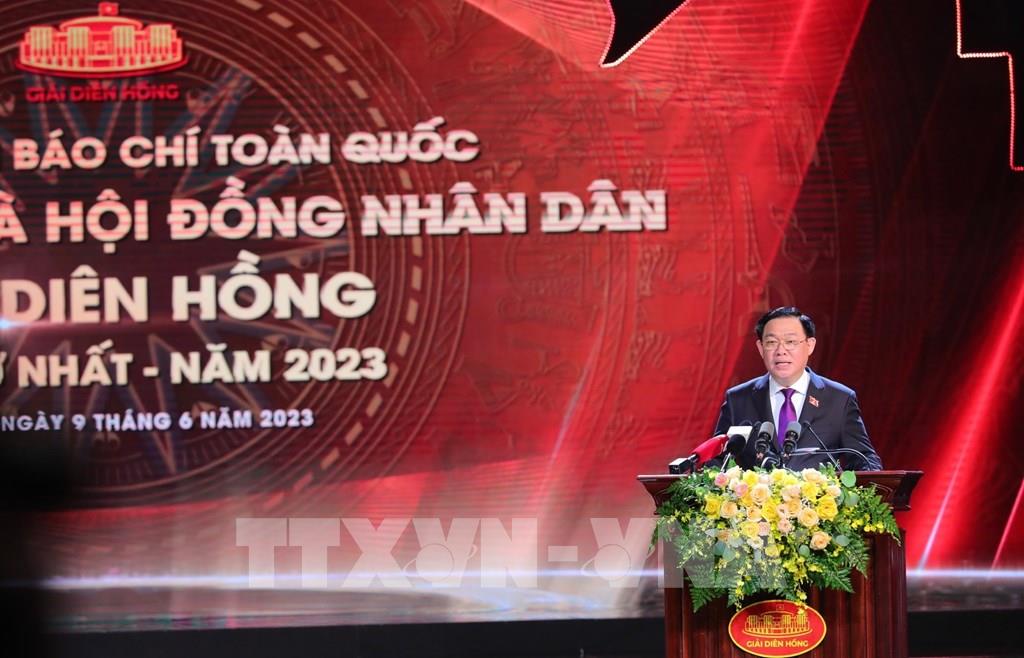 Revolutionäre Presse begleitet das Land