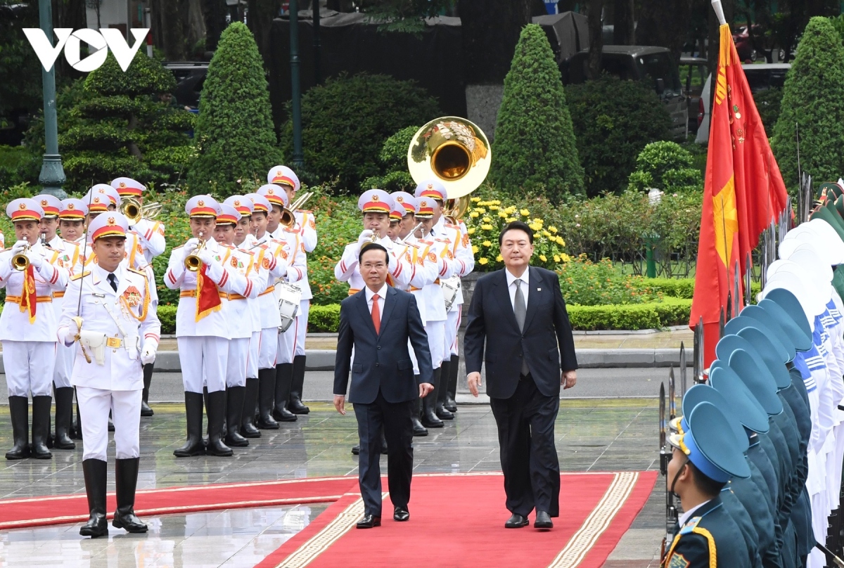 Gespräch zwischen Staatspräsident Vo Van Thuong und Südkoreas Präsident Yoon Suk Yeol