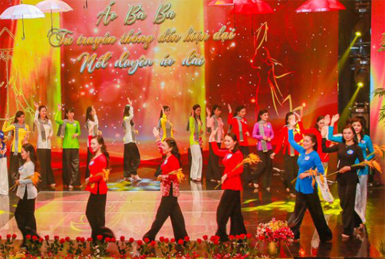Festival der Ba Ba-Bluse in Hau Giang
