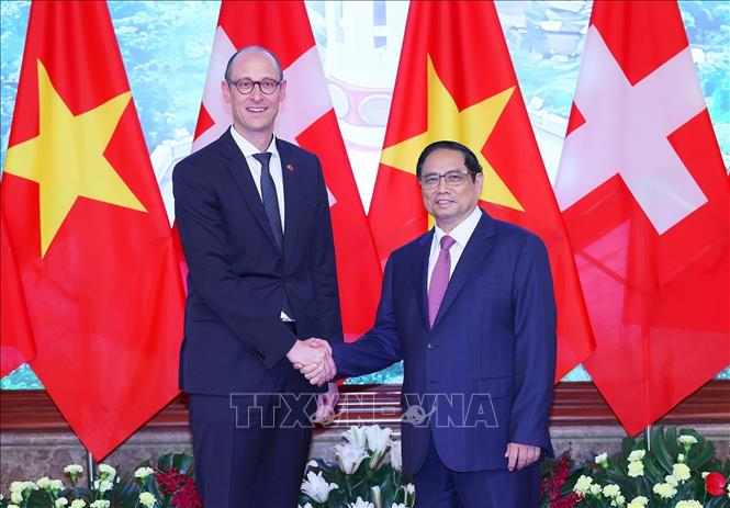 Premierminister Pham Minh Chinh empfängt schweizerischen Nationalratspräsidenten Martin Candinas