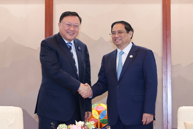 Premierminister Pham Minh Chinh trifft Leiter chinesischer Konzerne für Technologie, Energie und Infrastrukturentwicklung