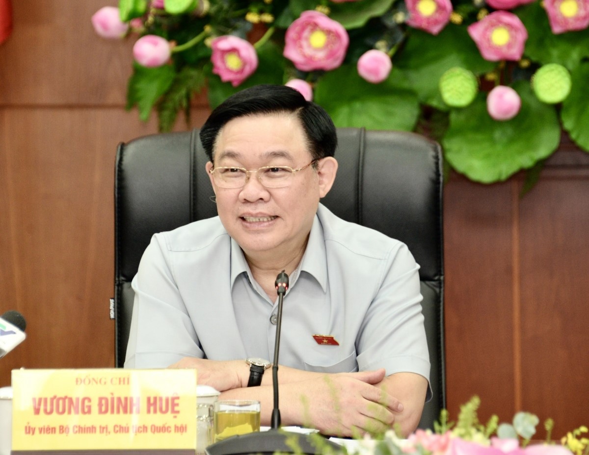 Parlamentspräsident Vuong Dinh Hue tagt mit Leitung der Provinz Ba Ria – Vung Tau