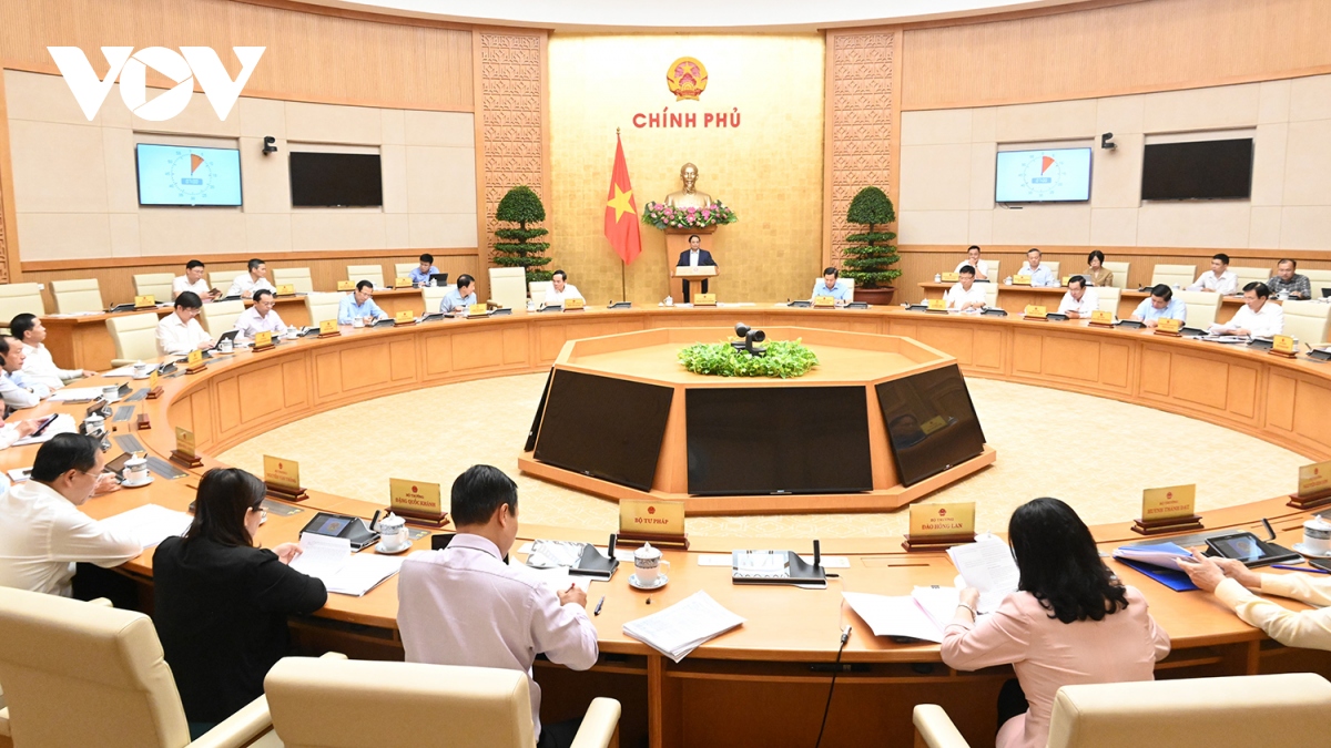 Premierminister Pham Minh Chinh leitet die Regierungssitzung zum Gesetzaufbau im Juni