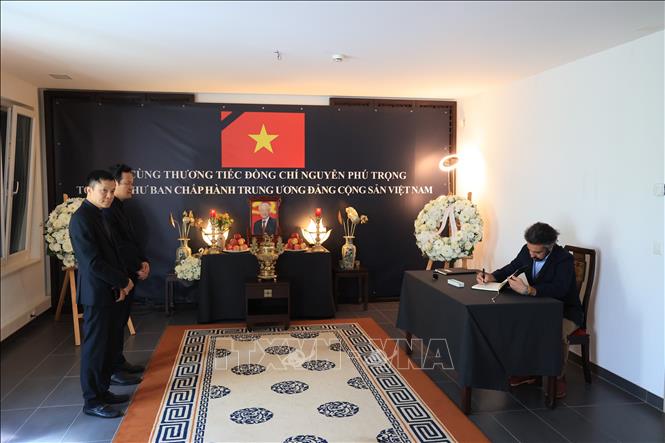Gedenkfeier für KPV-Generalsekretär Nguyen Phu Trong in vielen Ländern