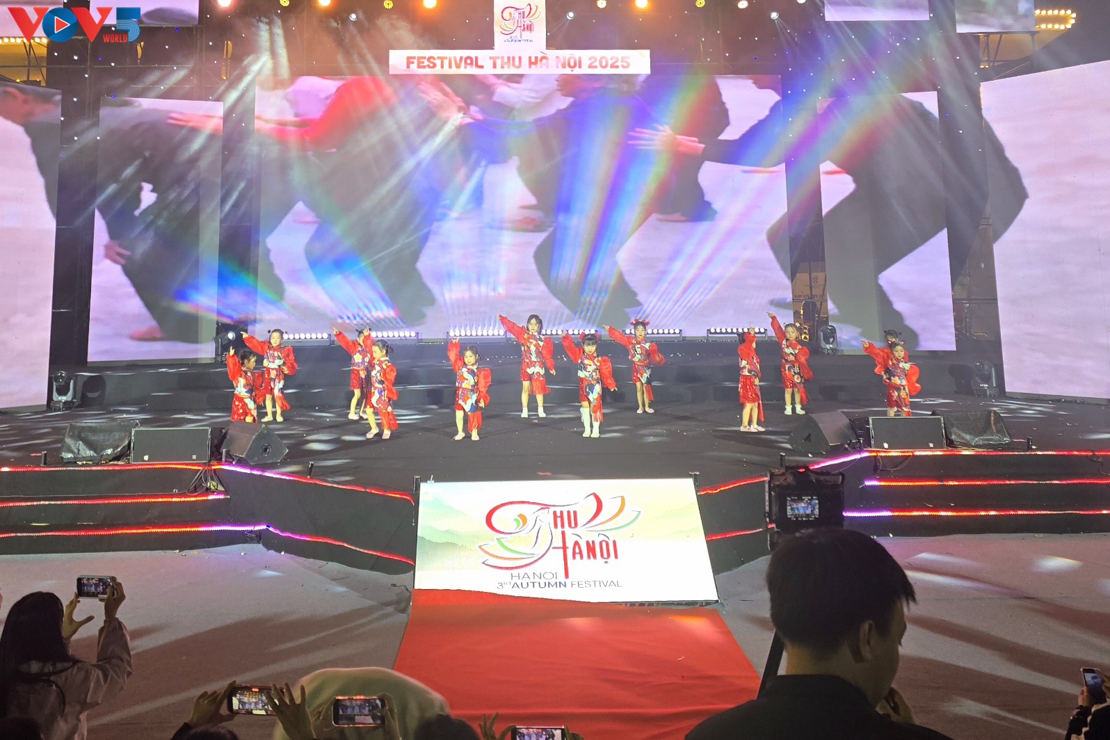 មហោស្រពសរទរដូវហាណូយដ៏គួរឱ្យចាប់អារម្មណ៍