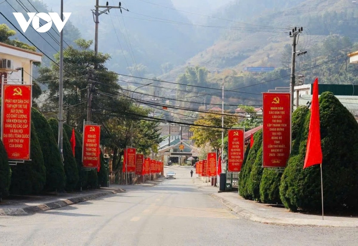 ដាក់ជំនឿជាក់ទាំងស្រុងលើរាល់ការសម្រេចចិត្តនៃមហាសន្និបាត លើកទី ១៤ របស់បក្ស