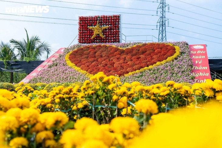 បរិយាកាសបុណ្យតេតដ៏រស់រវើករីកសាយភាយលើទូទាំងប្រទេសវៀតណាម