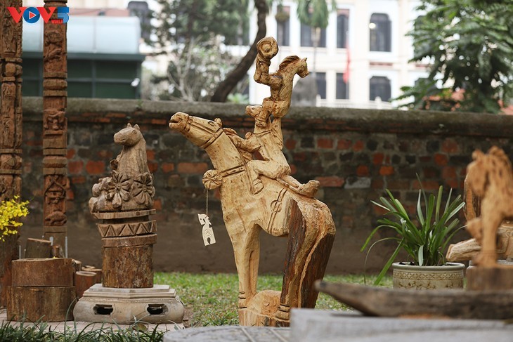 ការតាំងពិព័រណ៍ “សេះត្រឡប់មកក្រុងវិញ” នៅទីក្រុងហាណូយ