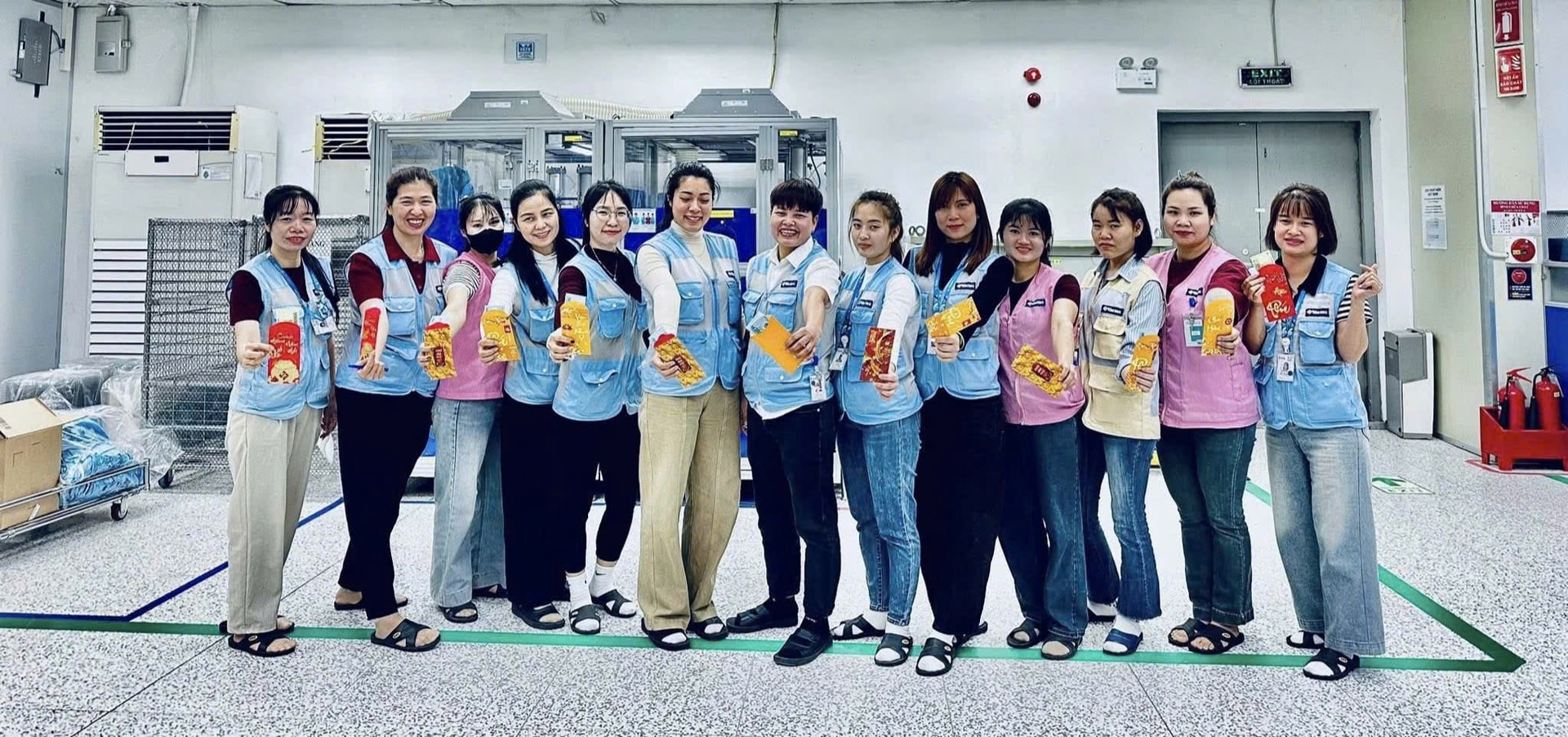 អាជីវកម្មនានាបើកឡើងវិញបន្ទាប់ពីបុណ្យតេត ដោយរក្សាសន្ទុះផលិតកម្ម