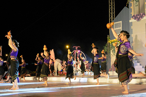 Acara penutupan Tahun pariwisata nasional daerah Tay Nguyen-Da Lat tahun 2014