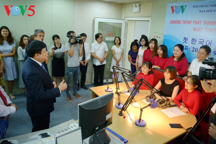VOV resmi meluncurkan program siaran bahasa Korea